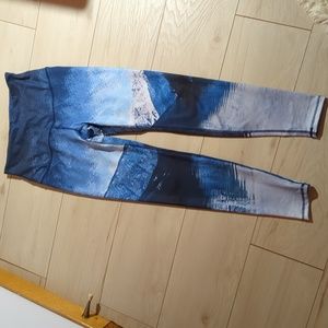 BeWildHer Tights Canadian Rockies